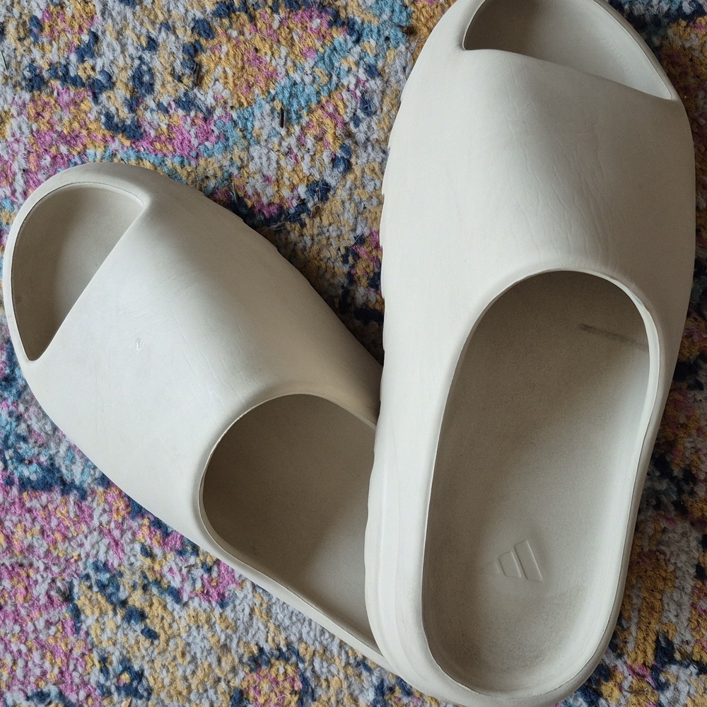 Adidas Yeezy Slides, sz 9US, bone